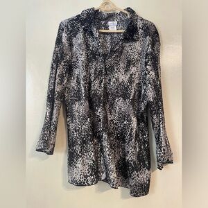 Women’s size 2X button down Jaclyn smith pleated stretch flutter sleeve stretch